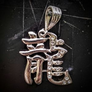 LARGE💢VINTAGE💢MEDALLION💢SILVER TONE